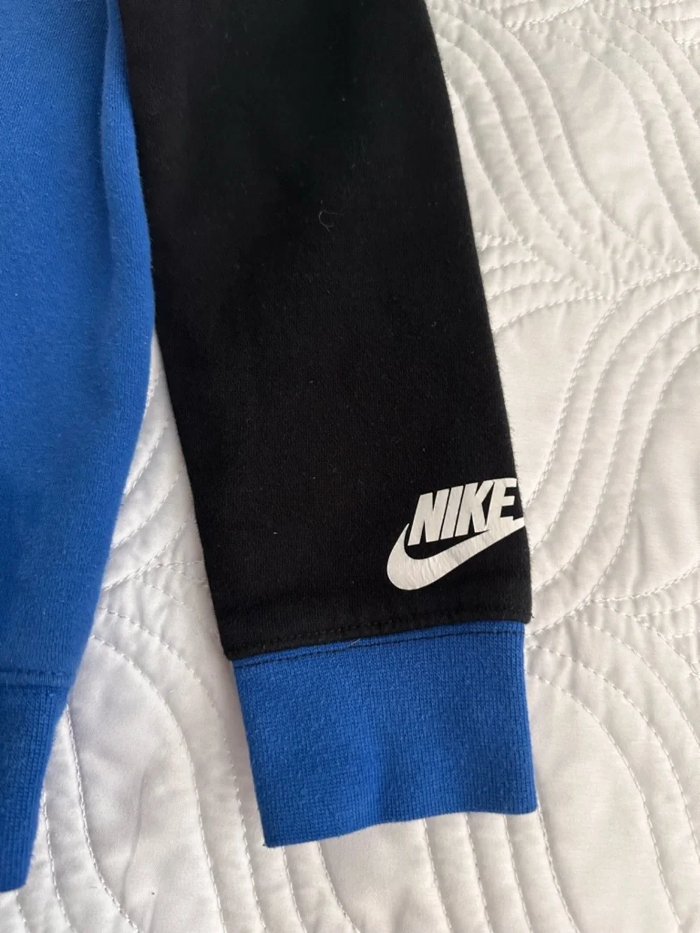 Nike Boy’s Sz. 7 Blue & Black Logo Sweatshirt